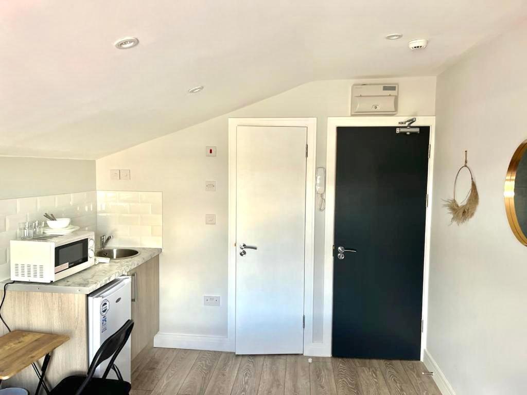 Southall Suites By Gh Stays Eksteriør billede