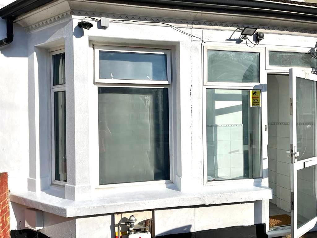 Southall Suites By Gh Stays Eksteriør billede